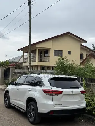 Toyota Highlander LE 4x2 (2.7L 4cyl 6A) 2018 White