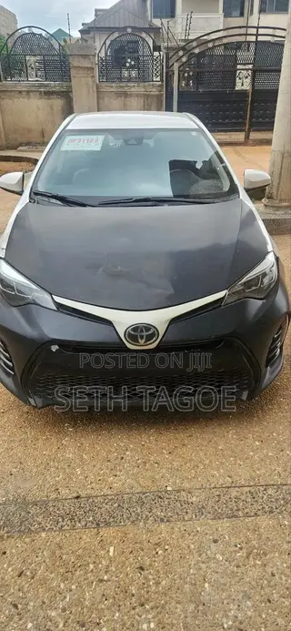 Toyota Corolla LE (1.8L 4cyl 2A) 2018 White