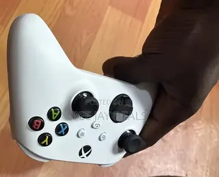 Xbox Series S/X Controller.