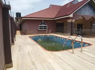 7bdrm House in 7 Bedrooms House For, Kumasi Metropolitan for sale