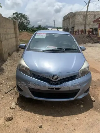 Toyota Vitz 1.3 AWD 5dr 2014 Blue