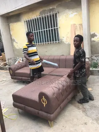 Sectional 6 Seater Durable Couch With a Side Table
