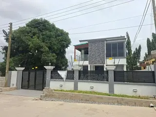 4bdrm House in Achimota, The Mall for sale