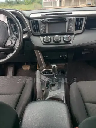Toyota RAV4 LE FWD (2.5L 4cyl 6A) 2017 Gray