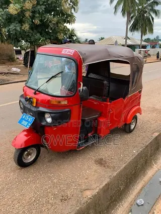 Bajaj RE 2025 Red