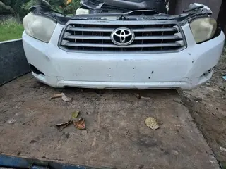 Front Cut of Toyota Higlander 2008 to 2010