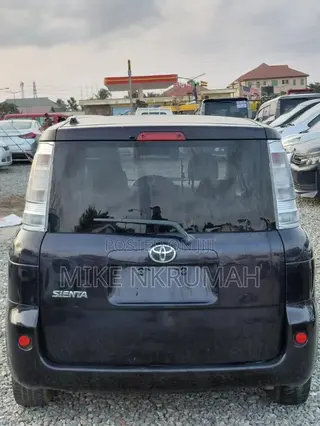 Toyota Sienta 2012 Brown