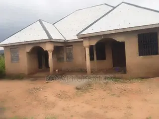 4bdrm House in Kyinto, Nsawam Adoagyiri Municipal for sale