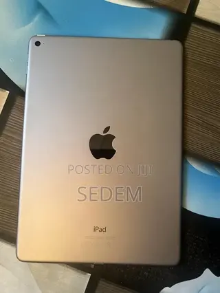 Apple iPad 2 Wi-Fi 64 GB Gray