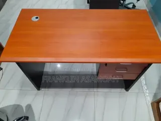 Modern Wooden Office Desk, Sleek and Functional for Home and Office
