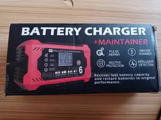 Corebox Battery Charger + Maintainer 6-Amp 12v