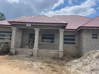5bdrm House in Kojomensakrom, Asikuma/Odoben/Brakwa for sale