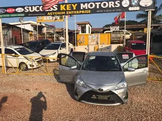 Toyota Vitz 1.5 FWD 5dr 2015 Silver