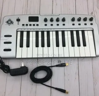 M-Audio O2 25-Key USB MIDI Controller