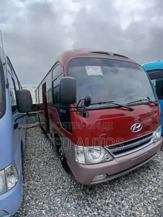 Hyundai County 2015 Red