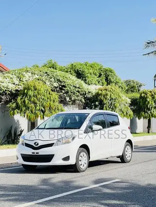 Toyota Vitz 1.3 AWD 5dr 2013 White