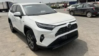 Toyota RAV4 2021 White