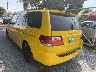 Honda Odyssey 2.4 4WD 2010 Yellow