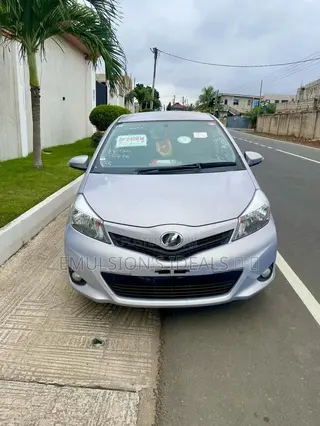 Toyota Vitz 2014 Silver