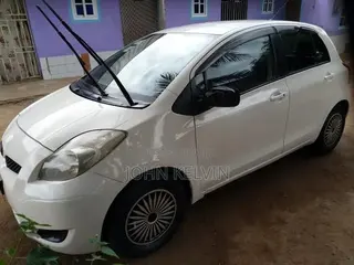 Toyota Vitz 1.3 AWD 5dr 2010 White