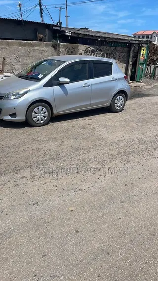 Toyota Vitz 1.0 FWD 3dr 2012 Silver