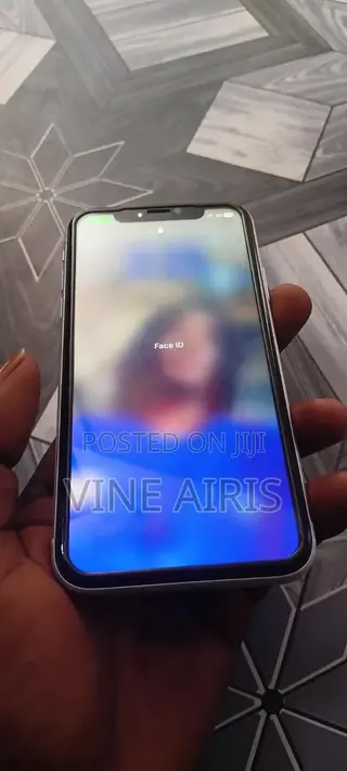 Apple iPhone XR 64 GB White