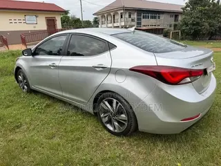 Hyundai Elantra Limited Sedan FWD (1.8L 4cyl 6A) 2016 Silver
