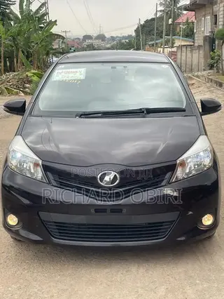Toyota Vitz 1.3 AWD 5dr 2014 Purple