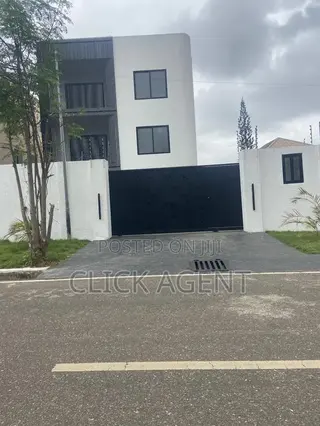5bdrm House in American House, East Legon for rent
