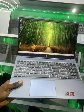 Laptop HP Pavilion 15-eh0050wm 8GB AMD Ryzen 5 SSD 256GB