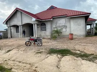6bdrm House in Amasaman for sale