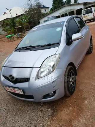 Toyota Vitz 2010 Beige