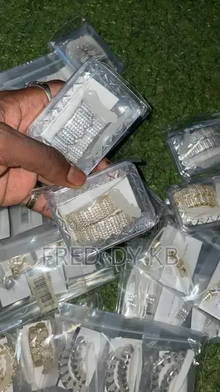 Fancy Teeth Grillz