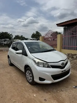 Toyota Vitz 1.3 AWD 5dr 2013 White