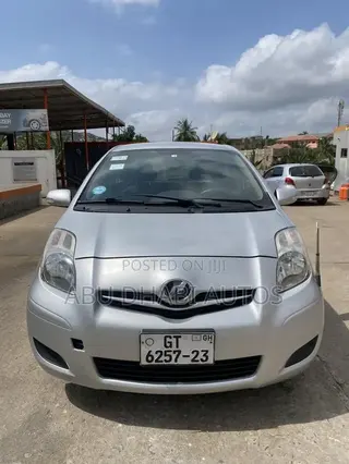 Toyota Vitz 1.0 FWD 5dr 2010 Silver