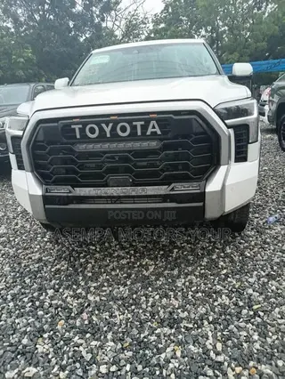 Toyota Tundra SR5 2022 White