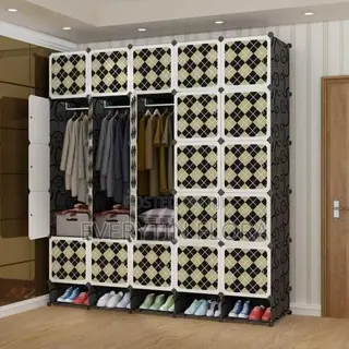 25 Cubes Plastic Wardrobe