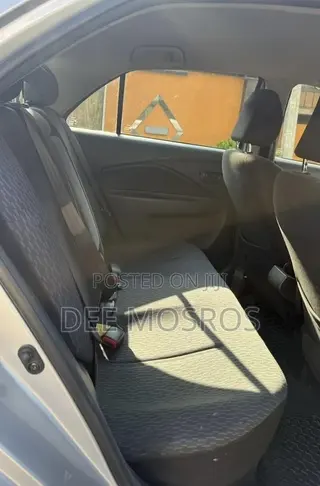 Toyota Yaris 2012 Silver