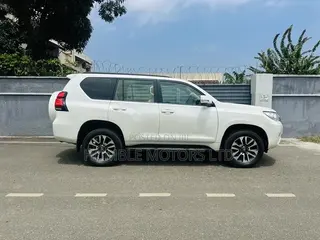 Toyota Land Cruiser Prado 2023