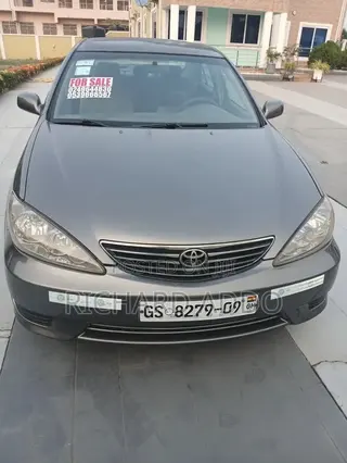 Toyota Camry 2005 Gray
