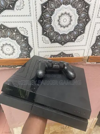 Ps4 Standard With 1 Controller and 9 Jailbreak Games