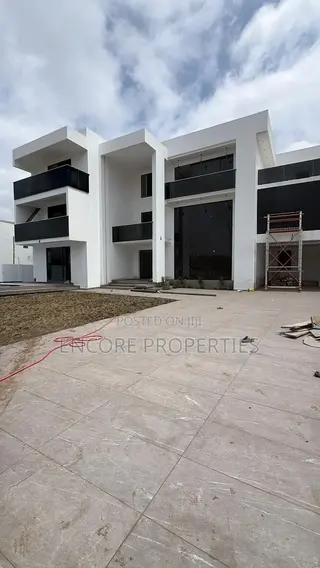 8bdrm House in East Legon, Adjiriganor for sale