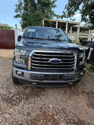 Ford F-150 Lariat 4x2 SuperCrew Cab Styleside 5.5 ft. box 145 in. WB