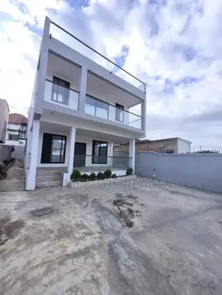 3bdrm House in Acp, Kwabenya for sale