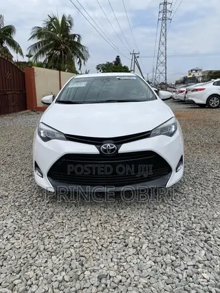Toyota Corolla SE (1.8L 4cyl 2A) 2018 White