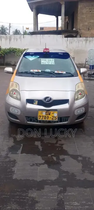Toyota Vitz 1.0 FWD 3dr 2010 Burgundy
