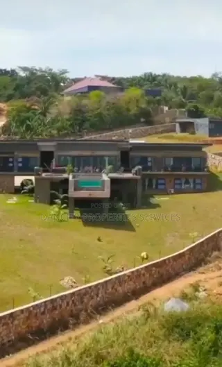 5bdrm Mansion in Aburi for sale