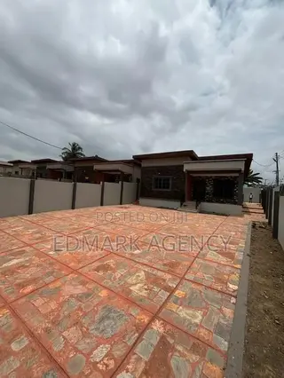 3bdrm House in Gbawe, Zero for sale