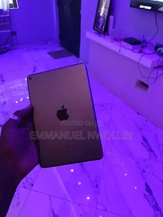 Apple iPad mini 4 64 GB Silver