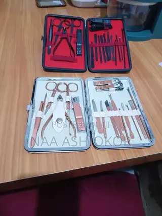 18 Pieces Manicure Set